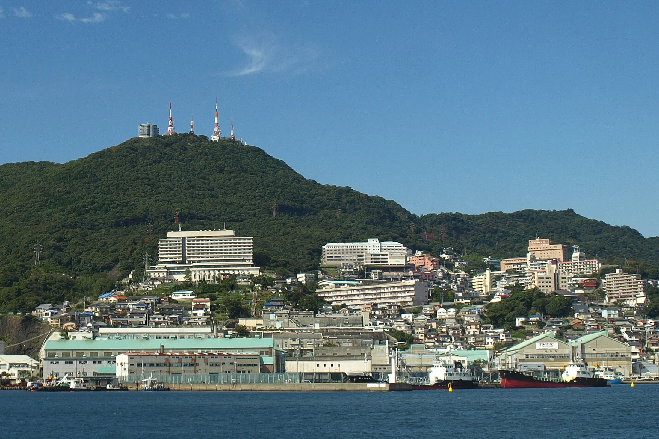Núi Inasa nhìn từ cảng Nagasaki