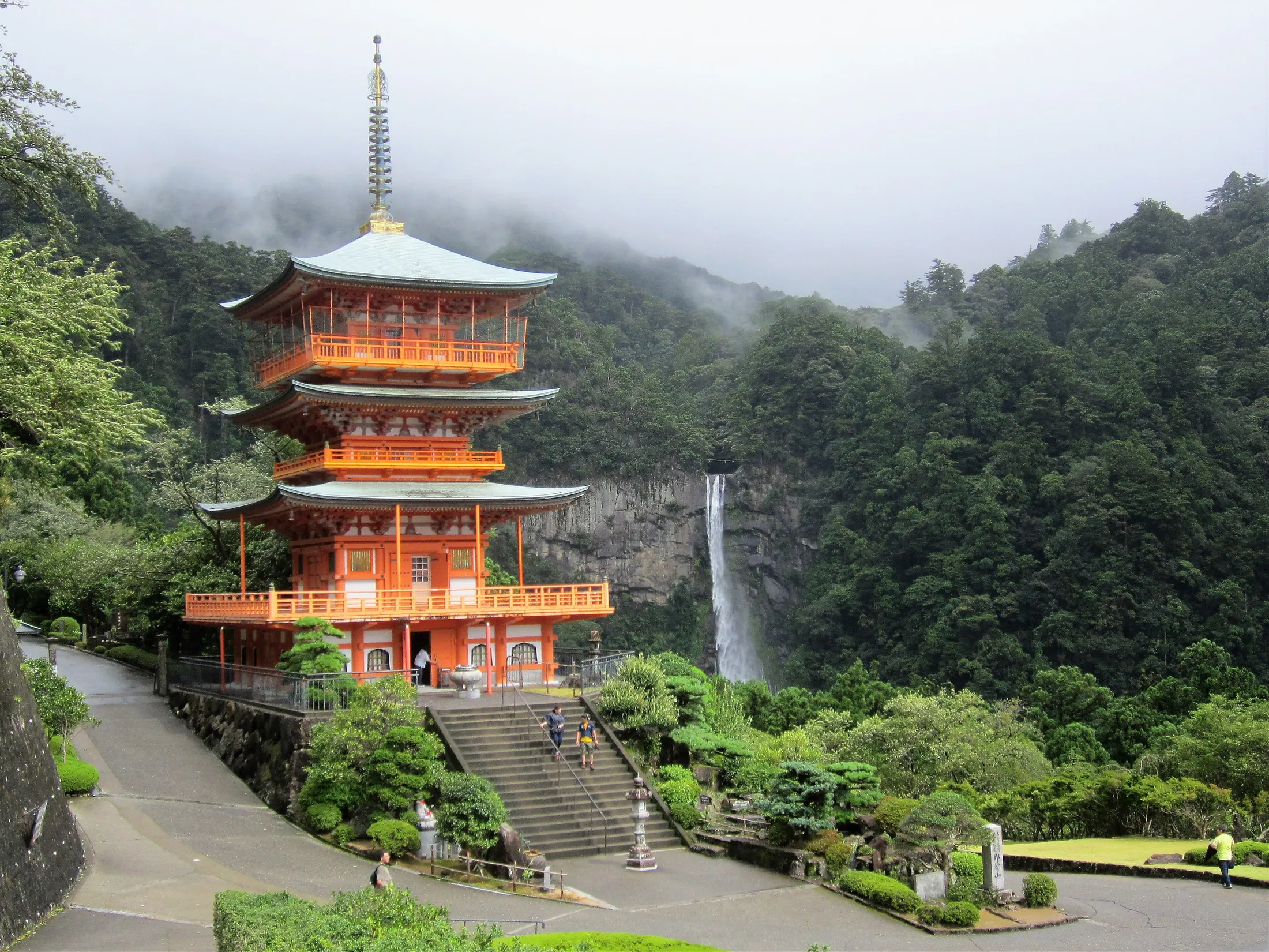 Tháp chùa Seiganto-ji và thác Nachi, Wakayama
